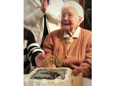 Joana Lladó Frutos, de Can Gatet Va complir 100 anys dia 30 de gener del 2022.